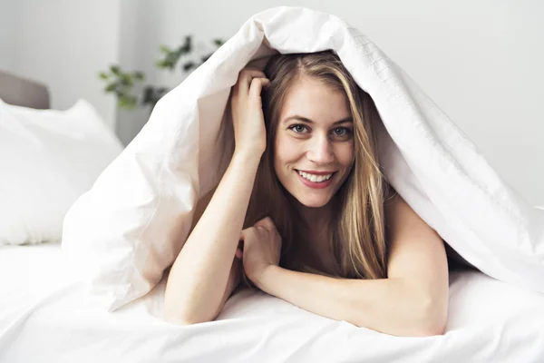 Beautiful young woman on bed, 20s year old — Stock Photo, Image