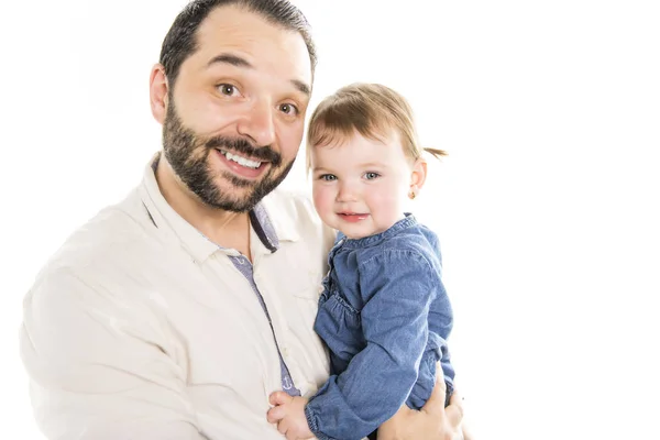 Vader en dochter in de studio op een witte achtergrond — Stockfoto