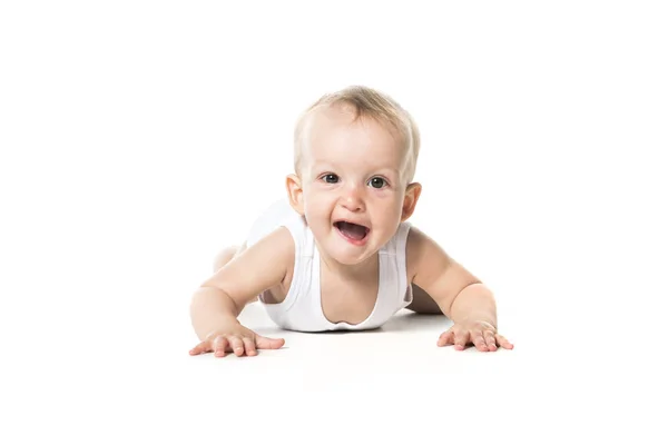 Niedliches Baby auf dem Boden isoliert auf weißem Hintergrund — Stockfoto