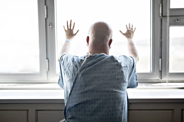 Een vrouw in het ziekenhuis aan kanker lijden — Stockfoto