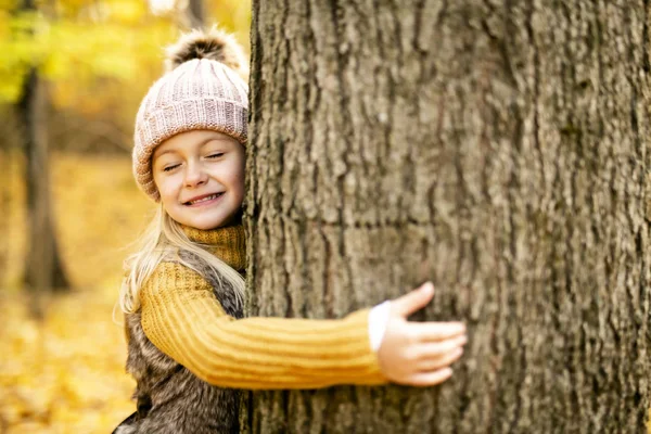 An Autumn portrait of cute blond child girl — Stock Photo, Image