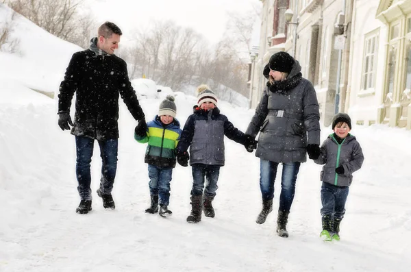 A nice family in winter season having fun — Stock Photo, Image