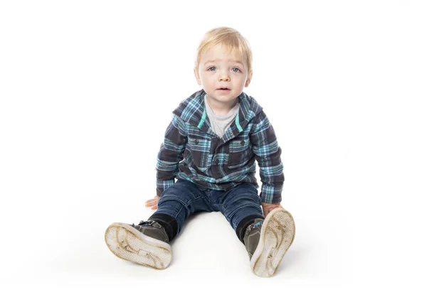 Ładny, mały chłopiec, izolowana na białym tle. — Zdjęcie stockowe