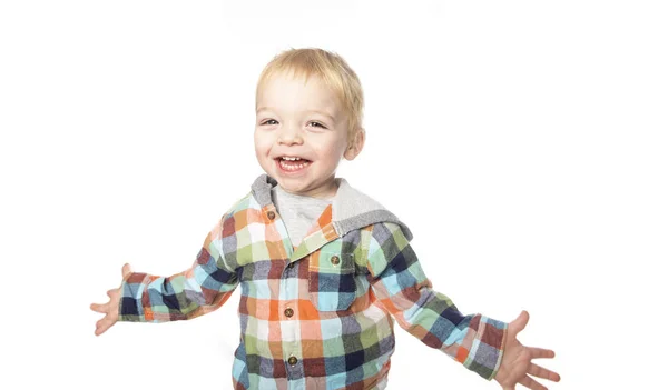 Een schattige kleine jongen geïsoleerd op de witte achtergrond. — Stockfoto