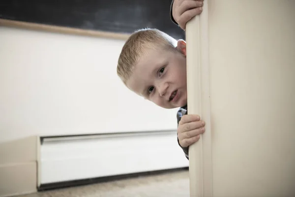 Problema de malestar infantil cerca del concepto de escalera para el acoso escolar, estrés depresivo —  Fotos de Stock
