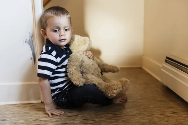 Problema de malestar infantil cerca del concepto de escalera para el acoso escolar, estrés depresivo — Foto de Stock