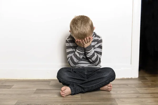 Problema sconvolto concetto bambino per bullismo, depressione stress — Foto Stock