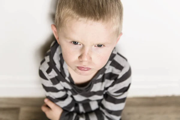 Problème bouleversant concept enfant pour l'intimidation, stress dépression — Photo