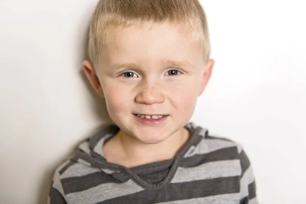 Portrait of a 5-year old child on grey background studio — Stock Photo, Image