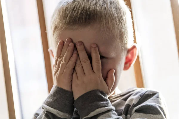 Problema sconvolto concetto bambino per bullismo, depressione stress — Foto Stock