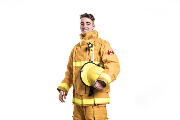 Imagen de un joven bombero en la pared blanca del estudio — Foto de Stock