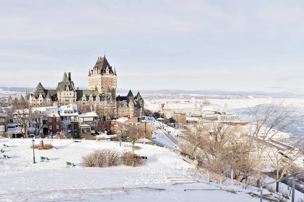 퀘벡 시의 아름다운 역사적 샤토 프롱 트 낵 — 스톡 사진