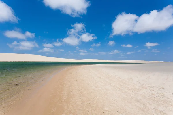 Witte Zandduinen Panorama Van Lencois Maranhenses National Park Brazilië Regenwaterlagune — Stockfoto