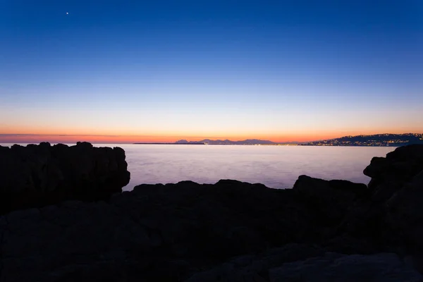 アンティーブ フランスからの夕日 カンヌの海岸線の眺め 美しいフランスの風景 — ストック写真