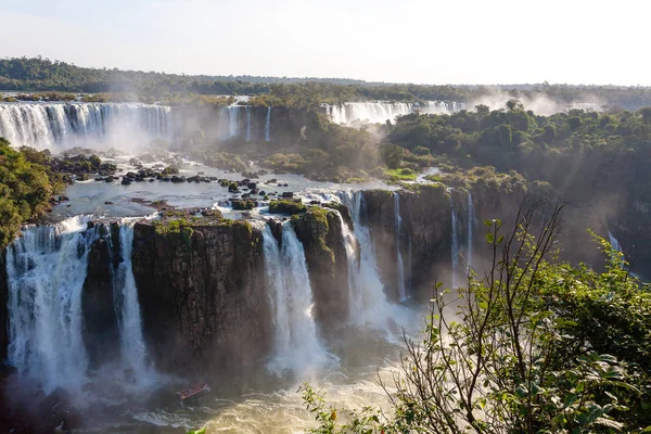 イグアスの滝からの風景はフォールズ国立公園 アルゼンチンです 世界遺産 南アメリカ冒険旅行 — ストック写真