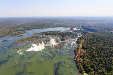 Helikopter görünümü Iguazu Falls Milli Parkı, Arjantin. Dünya mirası. Güney Amerika sergüzeşt seyahat etmek
