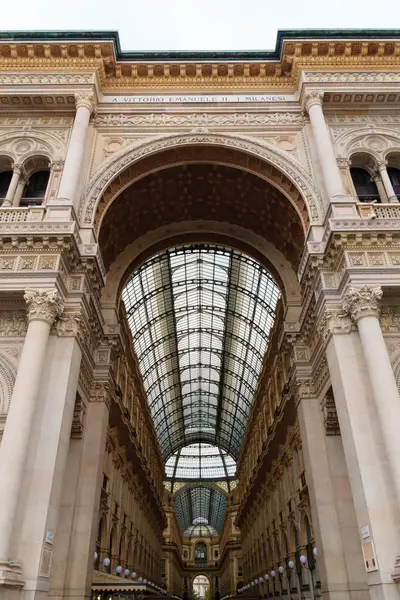 Milan, İtalya - 16 Ekim: Galleria Vittorio Emanuele II görünümü. Ünlü İtalyan Simgesel Yapı.