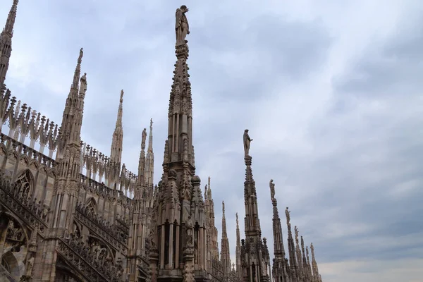 Milano Katedrali'ne, Duomo di Milano, görünümü. Ünlü İtalyan dönüm noktası. Gotik mimarisi