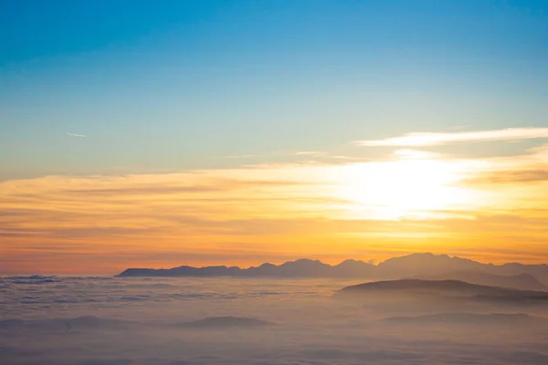 Talyan Alpleri Nden Gün Batımında Dağ Silueti Bulutlar Arka Plan — Stok fotoğraf