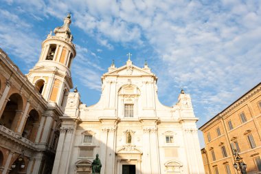 Loreto, Marche, İtalya'dan görünüm. İtalyan Simgesel Yapı