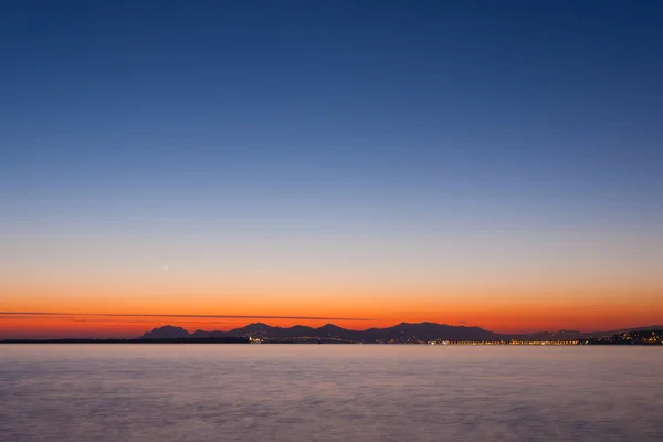 アンティーブ フランスからの夕日 カンヌの海岸線の眺め 美しいフランスの風景 — ストック写真