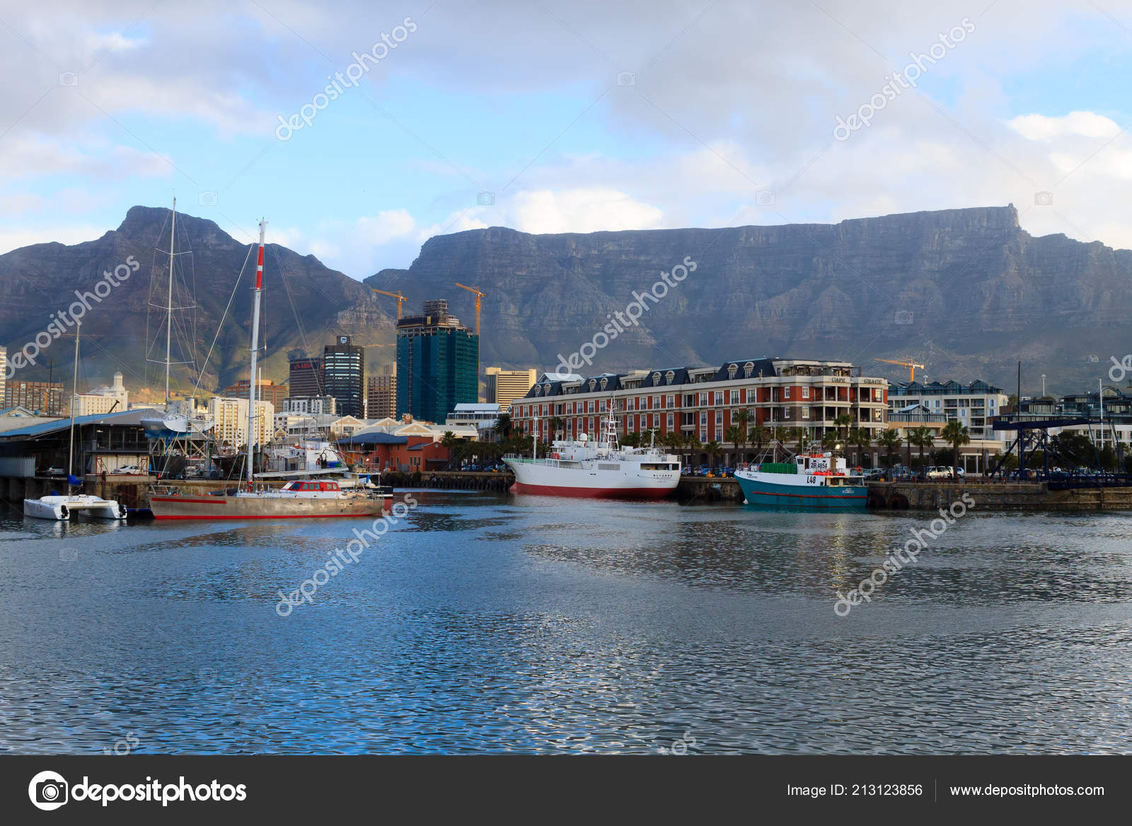 ビクトリア アンド アルフレッド ウォーター フロント ケープタウン 南アフリカ共和国 アフリカのランドマーク —  ストック編集用写真©elleonzebon#213123856