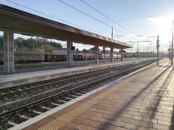 Tren Perspektif Görünümünü Izler Ulaşım Kipi — Stok fotoğraf