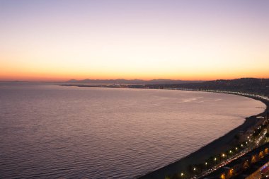 Güzel plaj gece manzarası, Fransa. Güzel plaj ve İngilizce, Promenade des Anglais ünlü geçit. Ünlü Fransız turizm şehir