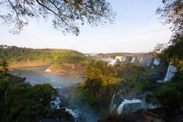 イグアスの滝からの風景はフォールズ国立公園 アルゼンチンです 世界遺産 南アメリカ冒険旅行 — ストック写真