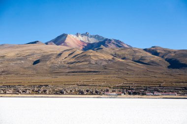 Salar de Uyuni, Bolivya. Dünyadaki en büyük tuz düzlüğü. Bolivya manzarası. Cerro Tunupa görünümü