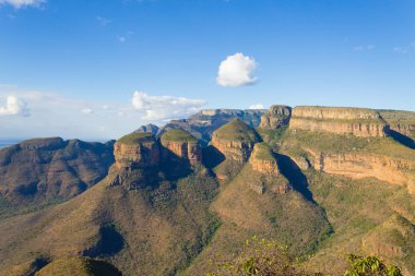 Üç Rondavels Blyde River Canyon, Güney Afrika'dan görüntüleyin. Ünlü dönüm noktası. Afrika panorama