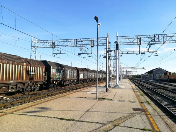 Tren Perspektif Görünümünü Izler Ulaşım Kipi — Stok fotoğraf