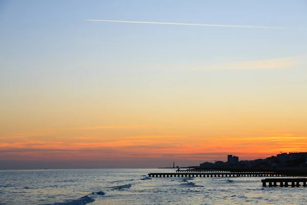 Strandlandschaft Morgengrauen Piers Perspektivischen Blick Mit Den Menschen Jesolo Beach — Stockfoto