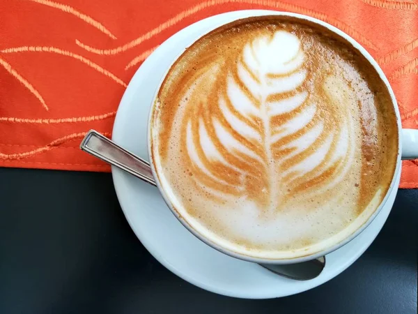 Tampilan Puncak Cappuccino Yang Didekorasi — Stok Foto