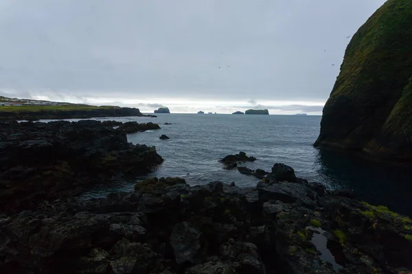 Vestmannaeyjar Vista Praia Ilha Com Surtsey Ilha Fundo Islândia Paisagem — Fotografia de Stock