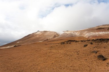 Hverir çamur havuzları görünümü, İzlanda dönüm noktası. İzlanda manzara