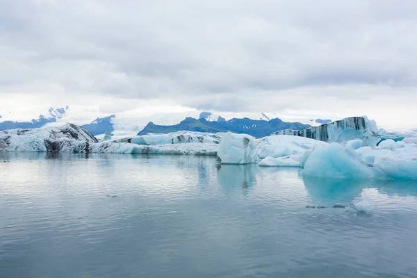 Jezioro Lodowcowe Jokulsarlon Islandia Góry Lodowe Pływające Wodzie Krajobraz Islandii — Zdjęcie stockowe