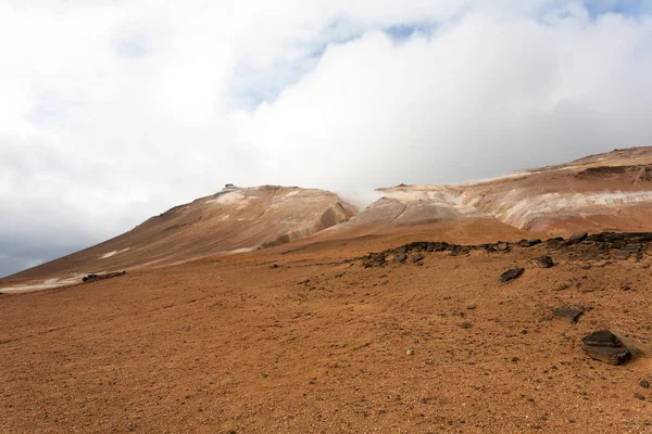 Hverir çamur havuzları görünümü, İzlanda dönüm noktası. İzlanda manzara