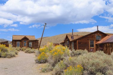 Kaliforniya, Bodie Ghost Town 'dan görüntü. Eski terk edilmiş maden