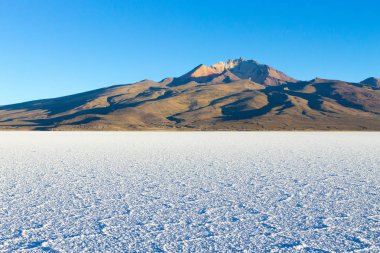 Salar de Uyuni, Bolivya. Dünyadaki en büyük tuz düzlüğü. Bolivya manzarası. Cerro Tunupa görünümü