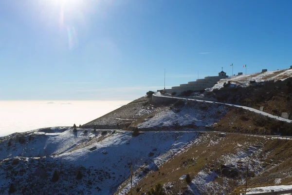 Monte Grappa Ensimmäinen Maailmansodan Muistomerkki Talvi Näkymä Italia Italian Maamerkki — kuvapankkivalokuva