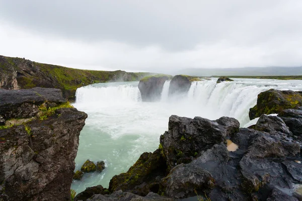 Godafoss esik, a nyári szezonban nézetben, Izland — Stock Fotó