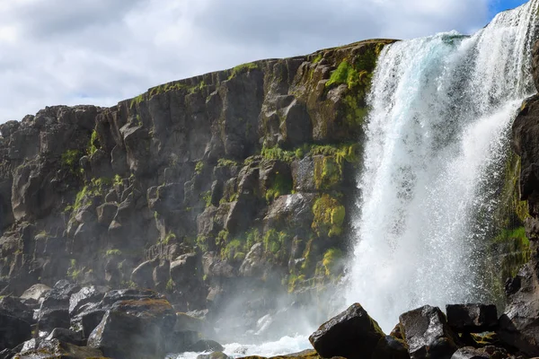 Προβολή ημέρα Oxararfoss καταρράκτη το καλοκαίρι, (Thingvellir), Ισλανδία — Φωτογραφία Αρχείου