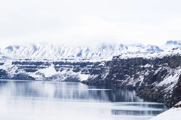 Oskjuvatn lake op Askja, centrale IJsland landmark — Stockfoto