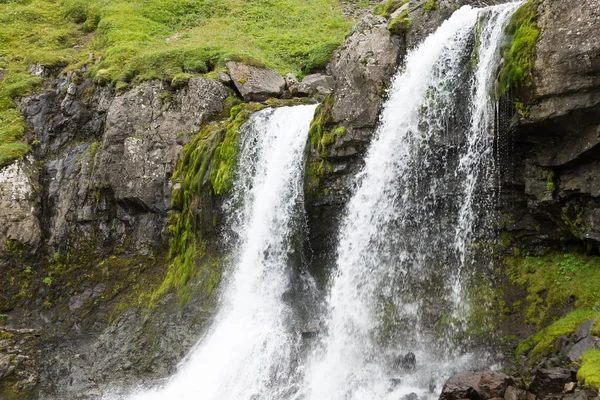 Klifbrekkufossar faller i sommar säsong se, Island. — Stockfoto