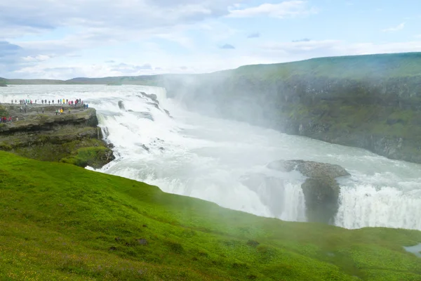 Gullfoss tombe en vue de la saison estivale, Islande — Photo