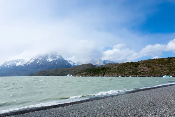 智利托雷斯德尔潘恩灰湖海滩景观 — 图库照片