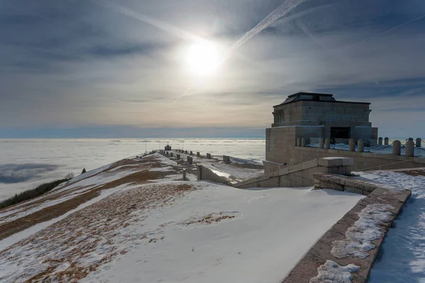 Monte grappa Monumento alla guerra Veduta invernale, Italia — Foto Stock