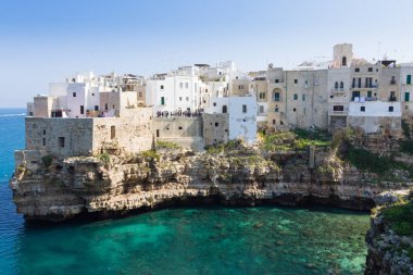 Polignano bir kısrak görüntülemek, Apulia, İtalya