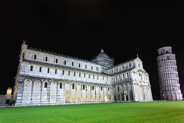 Piazza dei Miracoli ile leaning tower of Pisa, İtalya — Stok fotoğraf
